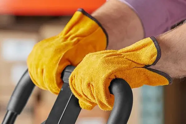Leather work gloves made in Sialkot